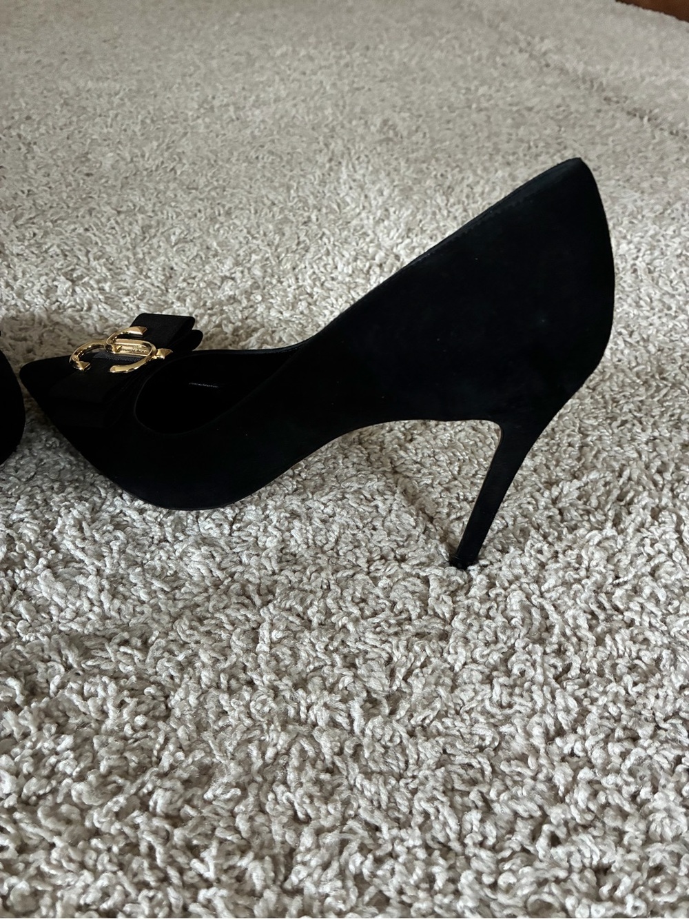 Jimmy Choo Black Pointed Toe Bow Pumps with Gold CC Emblem - Picture 7 of 12